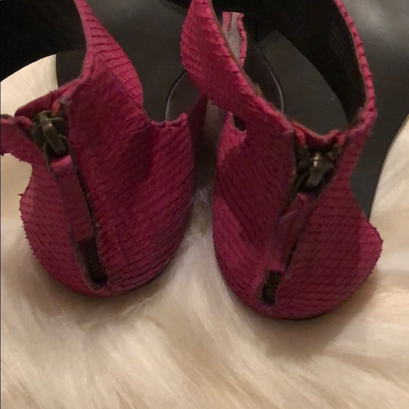 Elizabeth and James Sandals - Picture 3 of 7